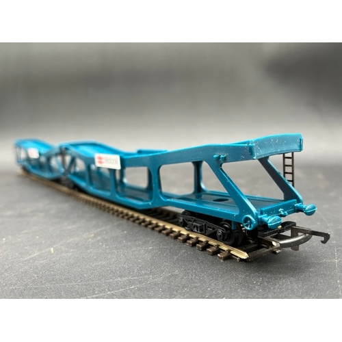 98 - Triang Hornby R.666 Articulated Car Carrier with detachable bogie and 16 Minix cars, with original a... 