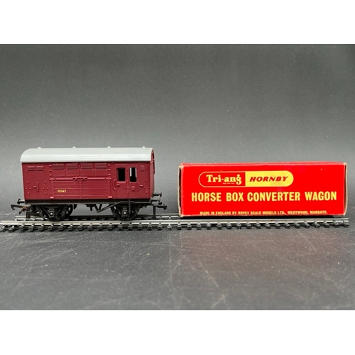 102 - Triang R578 Horse Box Converter Wagon, Trackside Accessories and 11 empty boxes
(850g)
Triang R.578 ... 