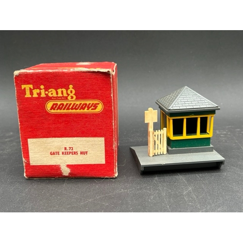 102 - Triang R578 Horse Box Converter Wagon, Trackside Accessories and 11 empty boxes
(850g)
Triang R.578 ... 