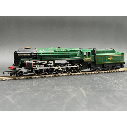 103 - Triang R861 BR 2-10-0 Locomotive 'Evening Star' 92220 in gloss Green livery - Tested Runner
(750g)
T... 