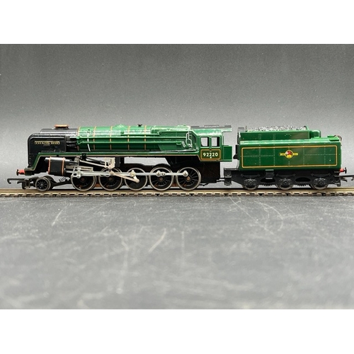 103 - Triang R861 BR 2-10-0 Locomotive 'Evening Star' 92220 in gloss Green livery - Tested Runner
(750g)
T... 