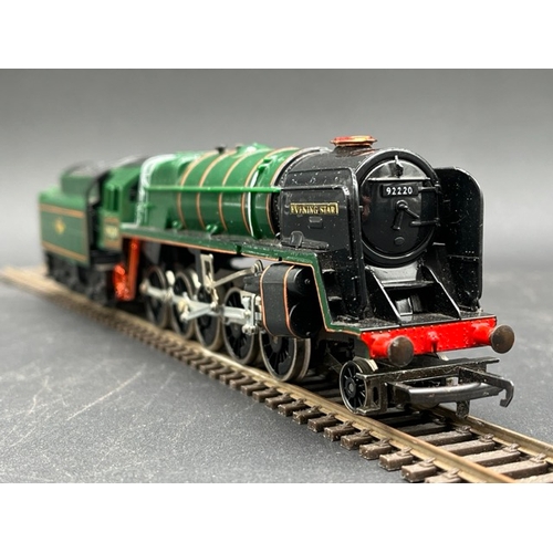 103 - Triang R861 BR 2-10-0 Locomotive 'Evening Star' 92220 in gloss Green livery - Tested Runner
(750g)
T... 