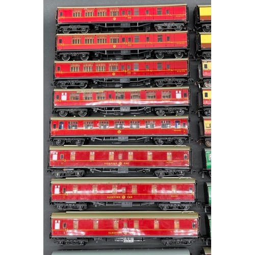 84 - 26 Dublo Rolling stock
(4000g)
22 Coaches
2 Brake vans
2 wagons