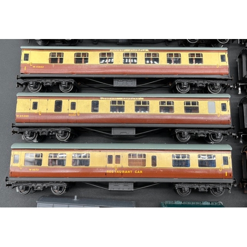 84 - 26 Dublo Rolling stock
(4000g)
22 Coaches
2 Brake vans
2 wagons