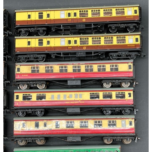 84 - 26 Dublo Rolling stock
(4000g)
22 Coaches
2 Brake vans
2 wagons