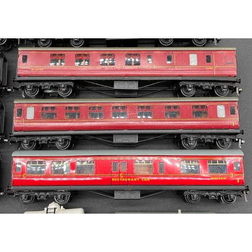 84 - 26 Dublo Rolling stock
(4000g)
22 Coaches
2 Brake vans
2 wagons