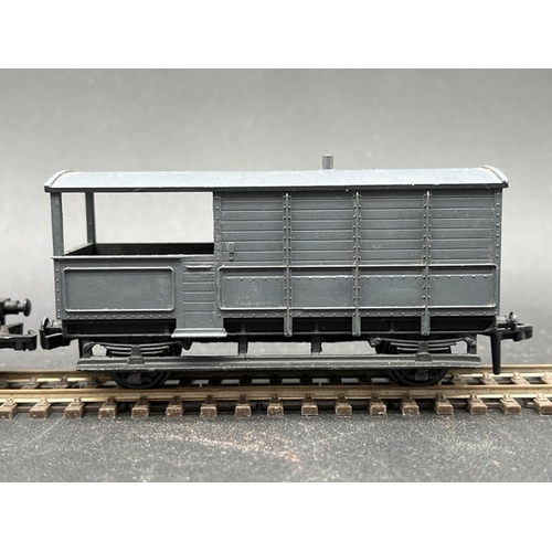 84 - 26 Dublo Rolling stock
(4000g)
22 Coaches
2 Brake vans
2 wagons