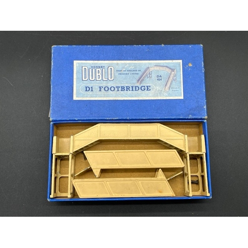 85 - Job Lot of Hornby Dublo boxed Rolling stock and few Trackside accessories
(7000g)
25 Coaches
1 Horse... 