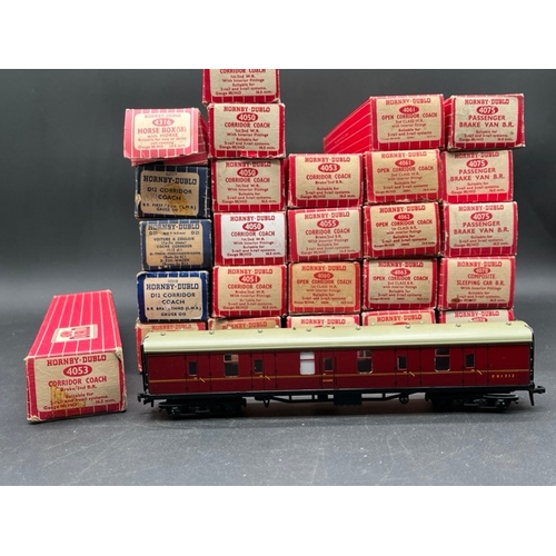 85 - Job Lot of Hornby Dublo boxed Rolling stock and few Trackside accessories
(7000g)
25 Coaches
1 Horse... 