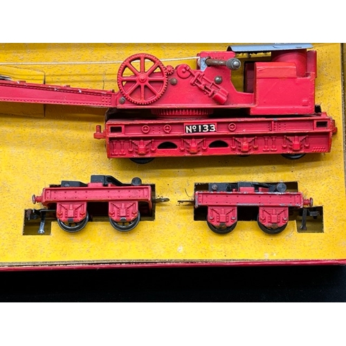 86 - Hornby Dublo 4620 Breakdown Crane with match trucks and screw jacks
(750g)
Includes internal packagi... 