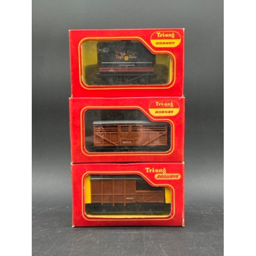 104 - 13 Boxed Triang Rolling stock with 3 OO Graham Farish packaged Brown/Cream coaches, plus others
(380... 