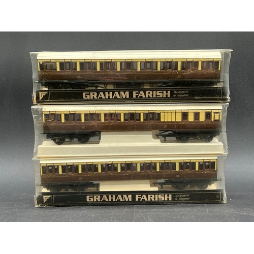 104 - 13 Boxed Triang Rolling stock with 3 OO Graham Farish packaged Brown/Cream coaches, plus others
(380... 