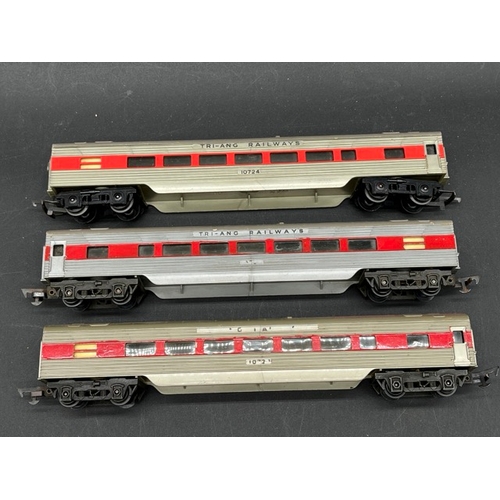 104 - 13 Boxed Triang Rolling stock with 3 OO Graham Farish packaged Brown/Cream coaches, plus others
(380... 