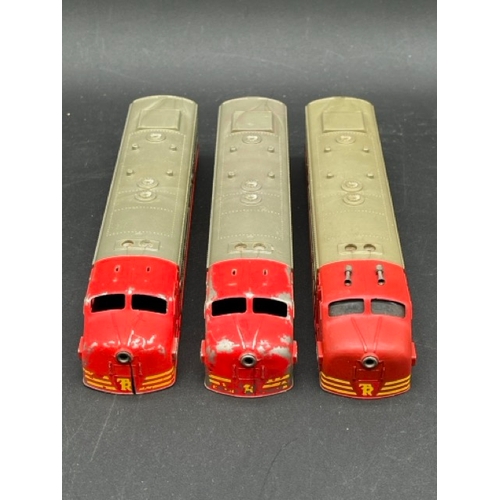 104 - 13 Boxed Triang Rolling stock with 3 OO Graham Farish packaged Brown/Cream coaches, plus others
(380... 