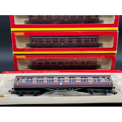 425 - Hornby boxed OO gauge Two Rakes of four coaches Southern and LMS
(2000g)
Hornby R4008E Maunsell brak... 