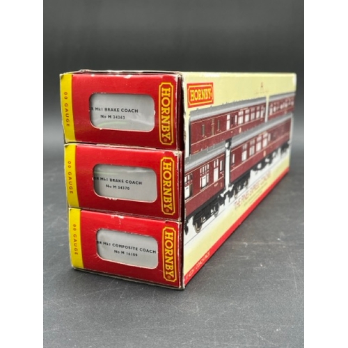 426 - Hornby R4229 OO 'The Pines Express' Coach pack
(700g)
Includes BR Mk1 coach pack - includes 2 x BSK ... 