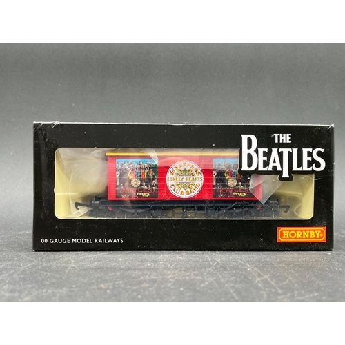 427 - Set of 4 Hornby 'The Beatles' LWB Van Rolling stock OO gauge
(450g)
Hornby R60008 The Beatles Sgt. P... 