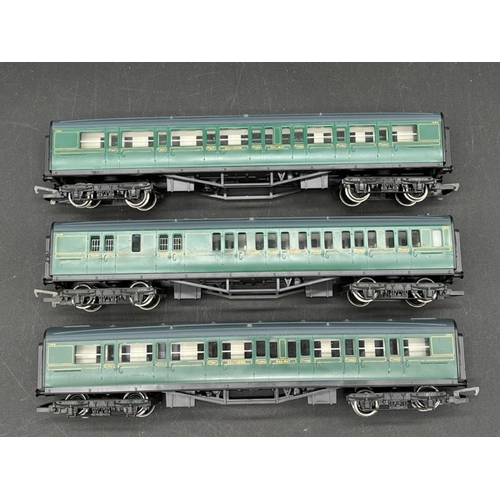 428 - A mixed Lot of OO gauge 9 coaches
(1900g)
Hornby R4110A Mk1 CK corridor composite in BR blue & grey ... 