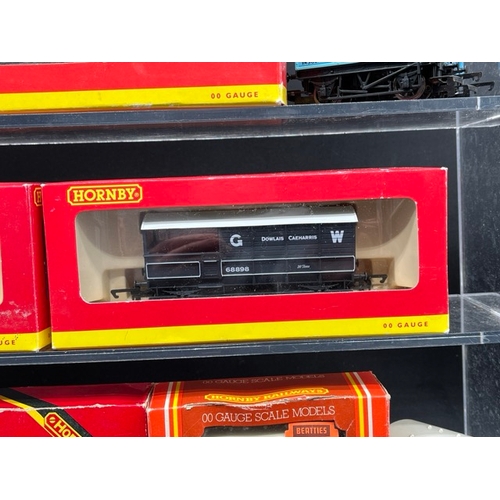 429 - OO gauge 14 Boxed Hornby Rolling stock, with five Hornby wagons/tanks
(1500g)
'Ready to Roll'