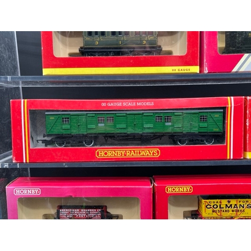 429 - OO gauge 14 Boxed Hornby Rolling stock, with five Hornby wagons/tanks
(1500g)
'Ready to Roll'