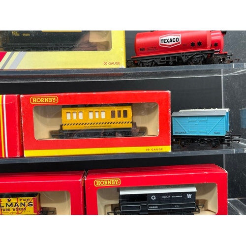 429 - OO gauge 14 Boxed Hornby Rolling stock, with five Hornby wagons/tanks
(1500g)
'Ready to Roll'