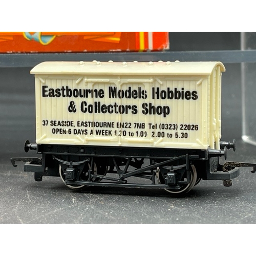 429 - OO gauge 14 Boxed Hornby Rolling stock, with five Hornby wagons/tanks
(1500g)
'Ready to Roll'