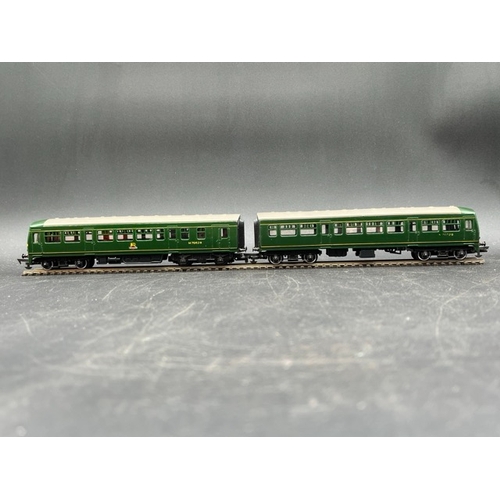 106 - Tri-ang R157-158 DMU 2-Car Met Cam Lightweight DMU in BR Green - Tested Runner
(500g)
Triang R157 Di... 