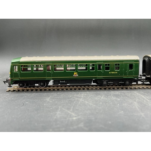 106 - Tri-ang R157-158 DMU 2-Car Met Cam Lightweight DMU in BR Green - Tested Runner
(500g)
Triang R157 Di... 