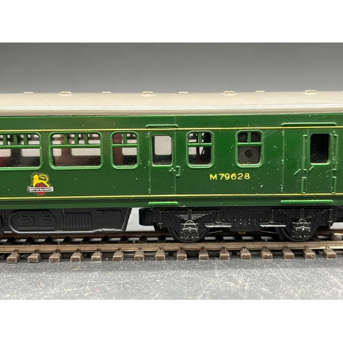 106 - Tri-ang R157-158 DMU 2-Car Met Cam Lightweight DMU in BR Green - Tested Runner
(500g)
Triang R157 Di... 