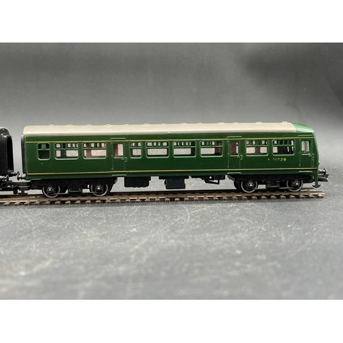 106 - Tri-ang R157-158 DMU 2-Car Met Cam Lightweight DMU in BR Green - Tested Runner
(500g)
Triang R157 Di... 