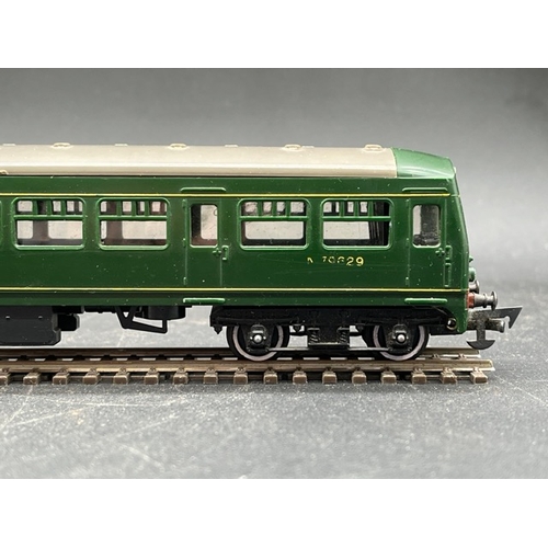 106 - Tri-ang R157-158 DMU 2-Car Met Cam Lightweight DMU in BR Green - Tested Runner
(500g)
Triang R157 Di... 