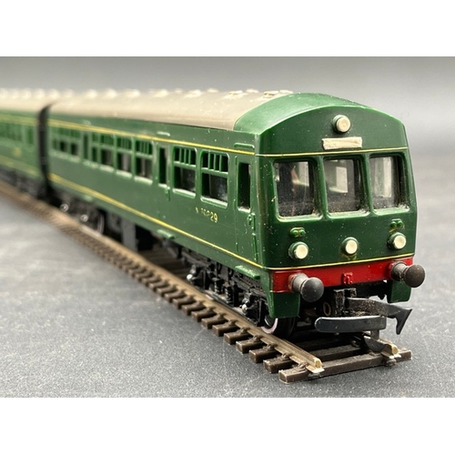 106 - Tri-ang R157-158 DMU 2-Car Met Cam Lightweight DMU in BR Green - Tested Runner
(500g)
Triang R157 Di... 