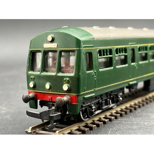 106 - Tri-ang R157-158 DMU 2-Car Met Cam Lightweight DMU in BR Green - Tested Runner
(500g)
Triang R157 Di... 