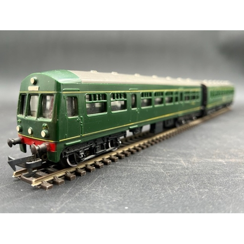 106 - Tri-ang R157-158 DMU 2-Car Met Cam Lightweight DMU in BR Green - Tested Runner
(500g)
Triang R157 Di... 