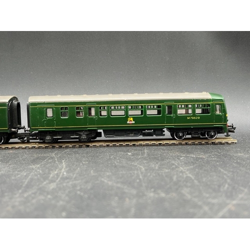 106 - Tri-ang R157-158 DMU 2-Car Met Cam Lightweight DMU in BR Green - Tested Runner
(500g)
Triang R157 Di... 