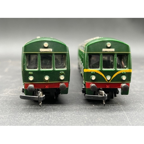 106 - Tri-ang R157-158 DMU 2-Car Met Cam Lightweight DMU in BR Green - Tested Runner
(500g)
Triang R157 Di... 