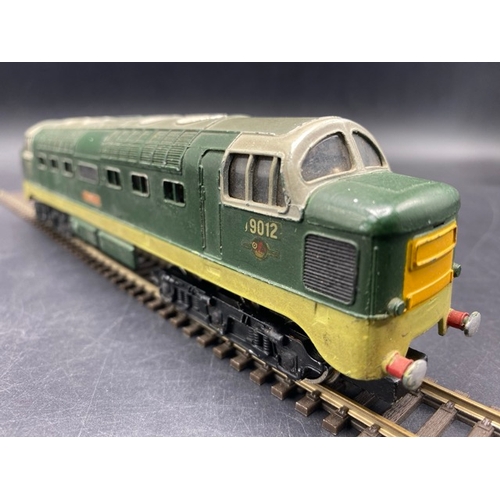 89 - Dublo 2232 Class 55 Deltic in BR Green Crepello D9012 - Non Runner
(700g)