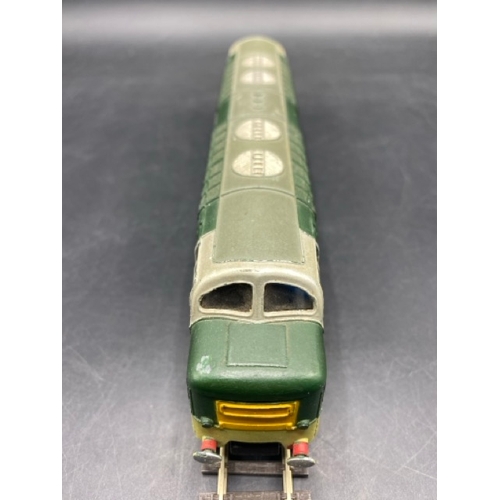 89 - Dublo 2232 Class 55 Deltic in BR Green Crepello D9012 - Non Runner
(700g)