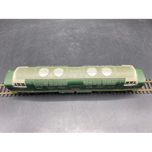 89 - Dublo 2232 Class 55 Deltic in BR Green Crepello D9012 - Non Runner
(700g)