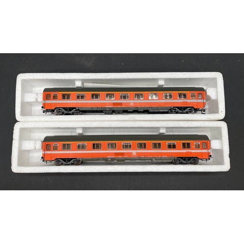 163 - 8 Roco HO Continental Rail cars ' Ready to Roll'
(2000g)
Five Orange livery cars are similar but of ... 