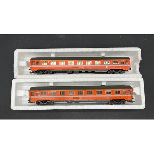 163 - 8 Roco HO Continental Rail cars ' Ready to Roll'
(2000g)
Five Orange livery cars are similar but of ... 