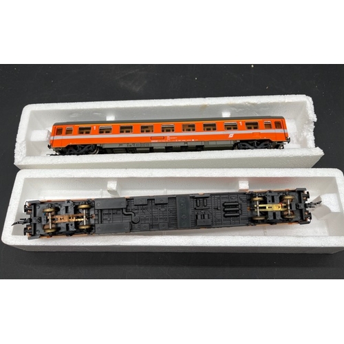 163 - 8 Roco HO Continental Rail cars ' Ready to Roll'
(2000g)
Five Orange livery cars are similar but of ... 