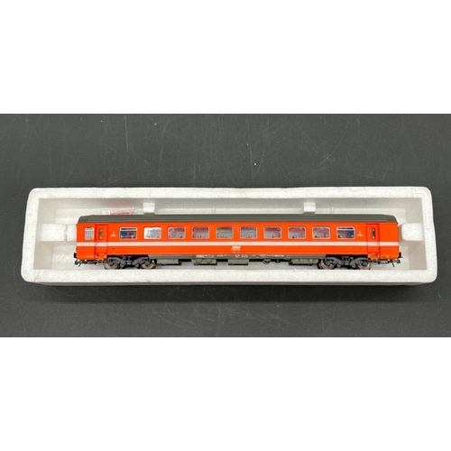 163 - 8 Roco HO Continental Rail cars ' Ready to Roll'
(2000g)
Five Orange livery cars are similar but of ... 