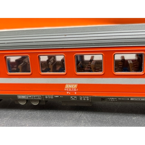 163 - 8 Roco HO Continental Rail cars ' Ready to Roll'
(2000g)
Five Orange livery cars are similar but of ... 