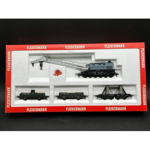 164 - Fleischmann 5597 Breakdown Crane Set in DB Livery
(750g)
Has been removed from tray previously but n... 