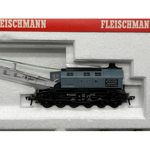 164 - Fleischmann 5597 Breakdown Crane Set in DB Livery
(750g)
Has been removed from tray previously but n... 