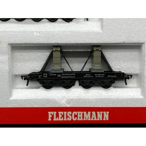 164 - Fleischmann 5597 Breakdown Crane Set in DB Livery
(750g)
Has been removed from tray previously but n... 