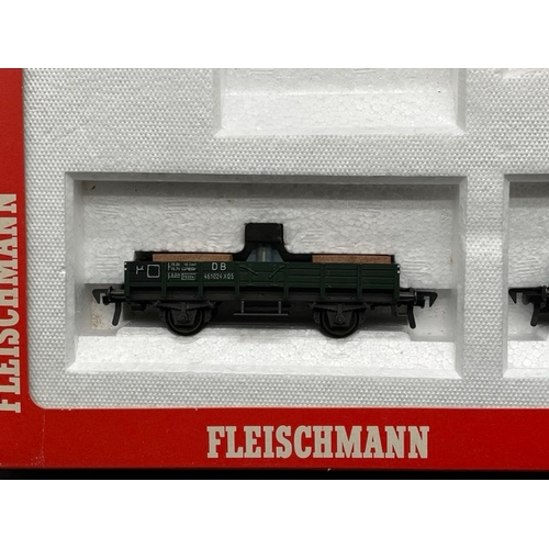 164 - Fleischmann 5597 Breakdown Crane Set in DB Livery
(750g)
Has been removed from tray previously but n... 