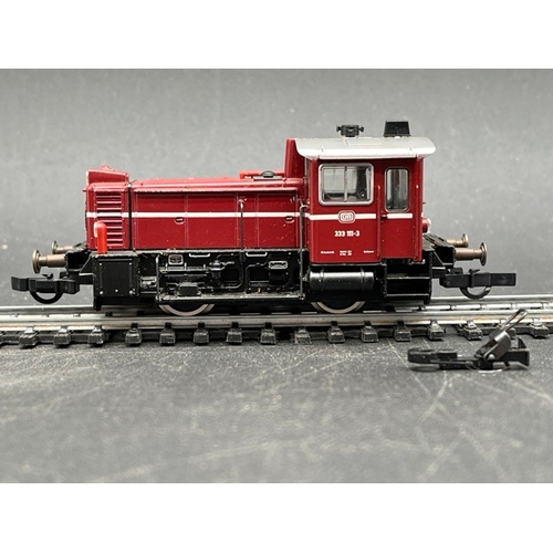 137 - Three HO Roco boxed Diesel/Electric locomotives of the DB each Tested Runner
(1100g)
Roco 43477 Clas... 