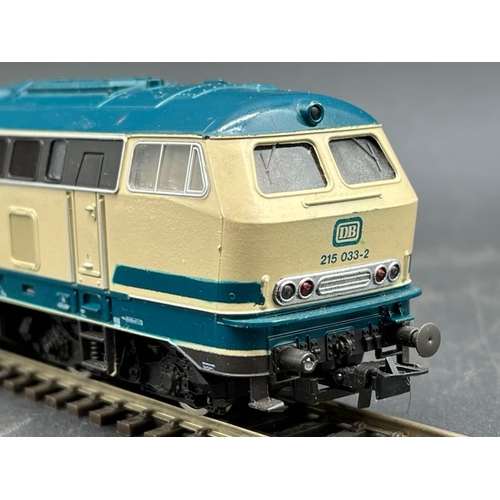 137 - Three HO Roco boxed Diesel/Electric locomotives of the DB each Tested Runner
(1100g)
Roco 43477 Clas... 